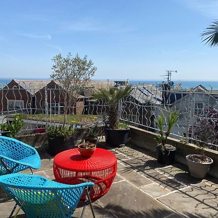 The Retro Retreat With Free Parking Apartment Хейстингс Екстериор снимка