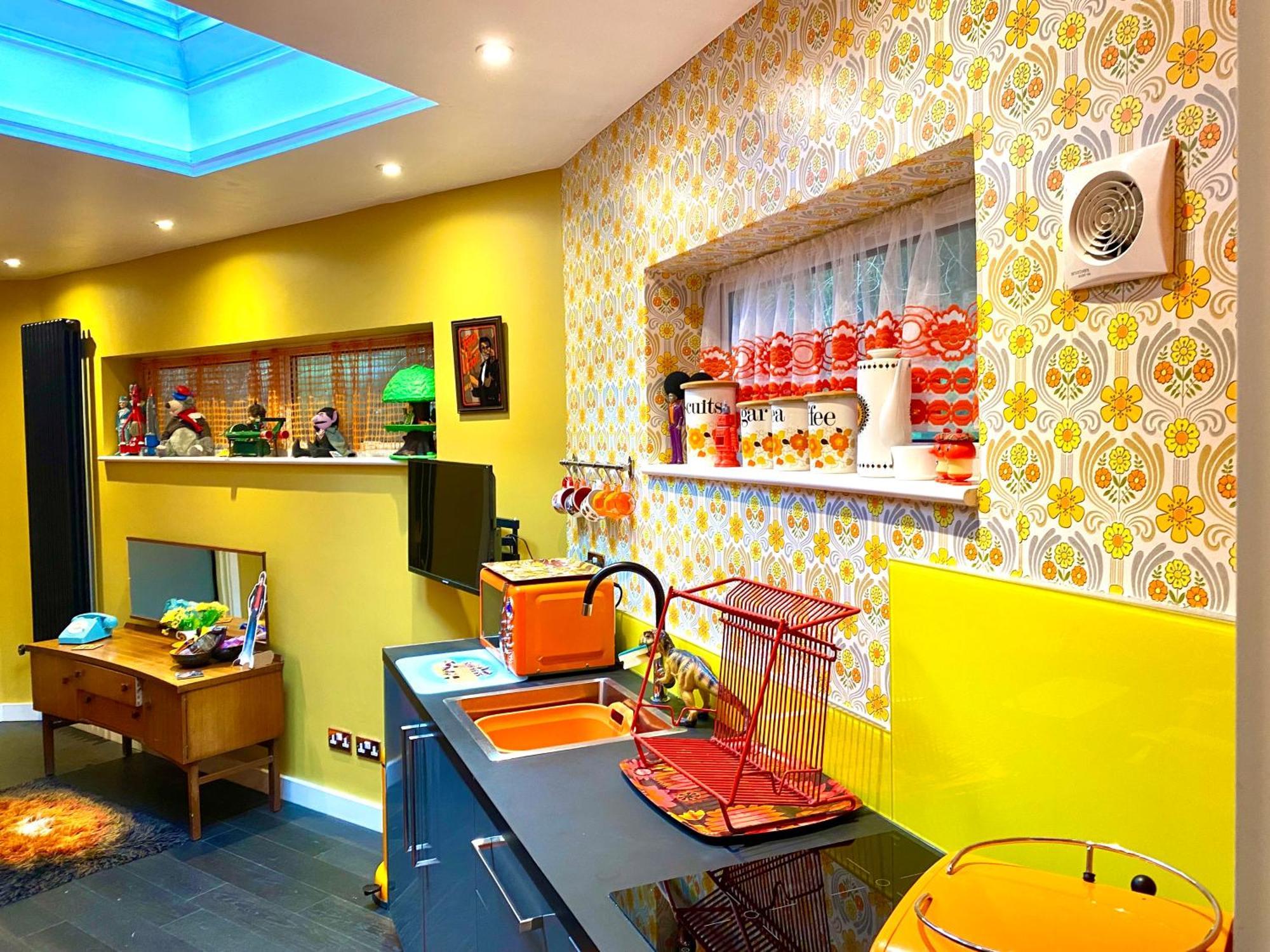 The Retro Retreat With Free Parking Apartment Хейстингс Екстериор снимка